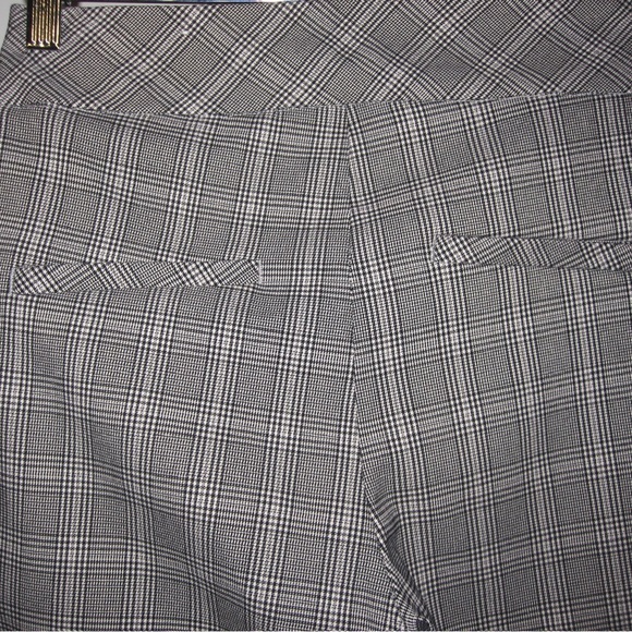 Camber and Grace slim leg, black and white checked pants. Size small. - Picture 4 of 15